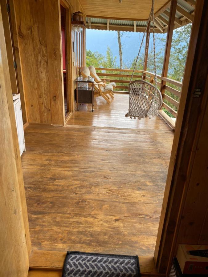 ガントク Log Cabin In The Woods Bed & Breakfast エクステリア 写真