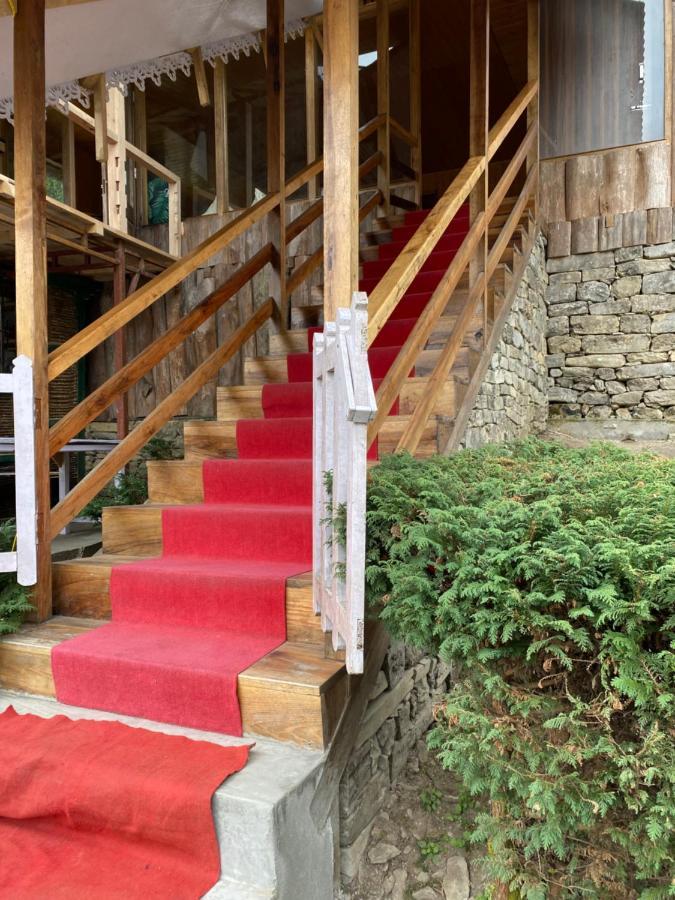ガントク Log Cabin In The Woods Bed & Breakfast エクステリア 写真