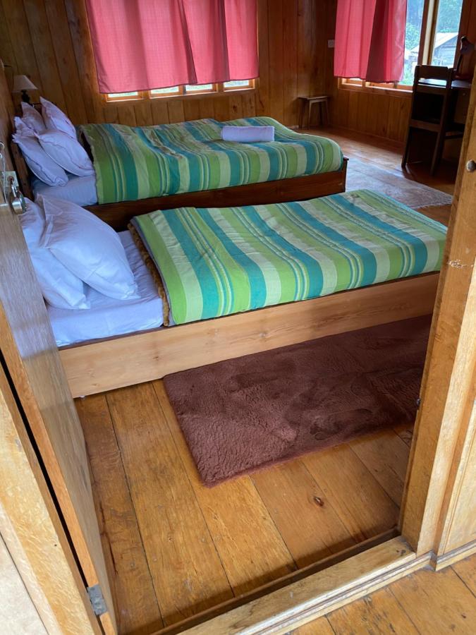 ガントク Log Cabin In The Woods Bed & Breakfast エクステリア 写真