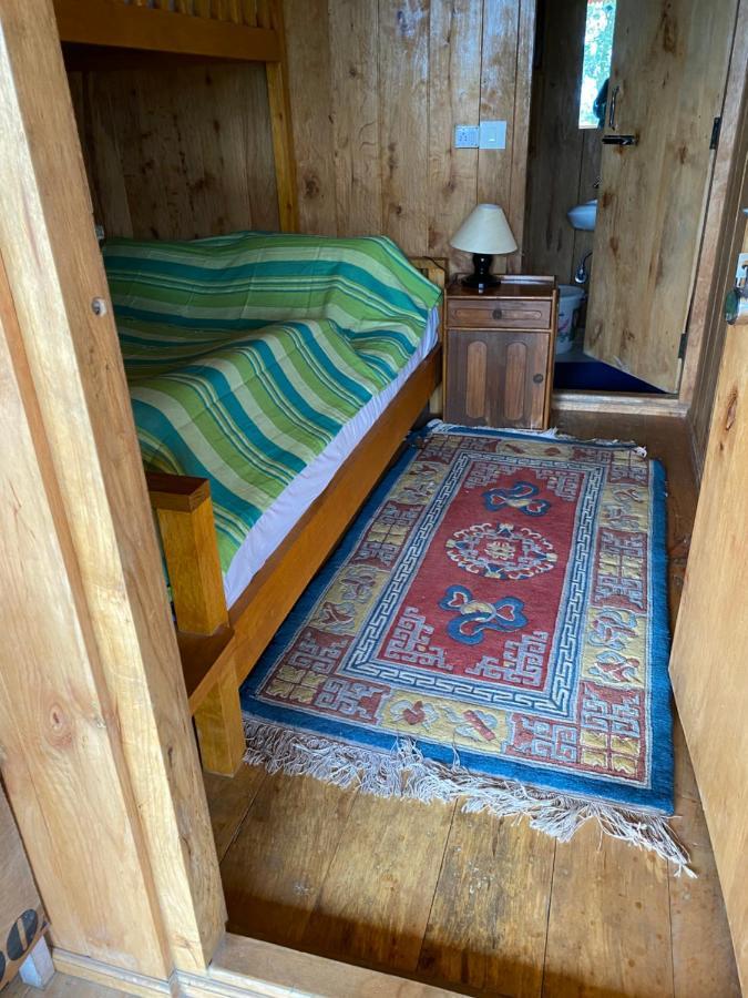 ガントク Log Cabin In The Woods Bed & Breakfast エクステリア 写真