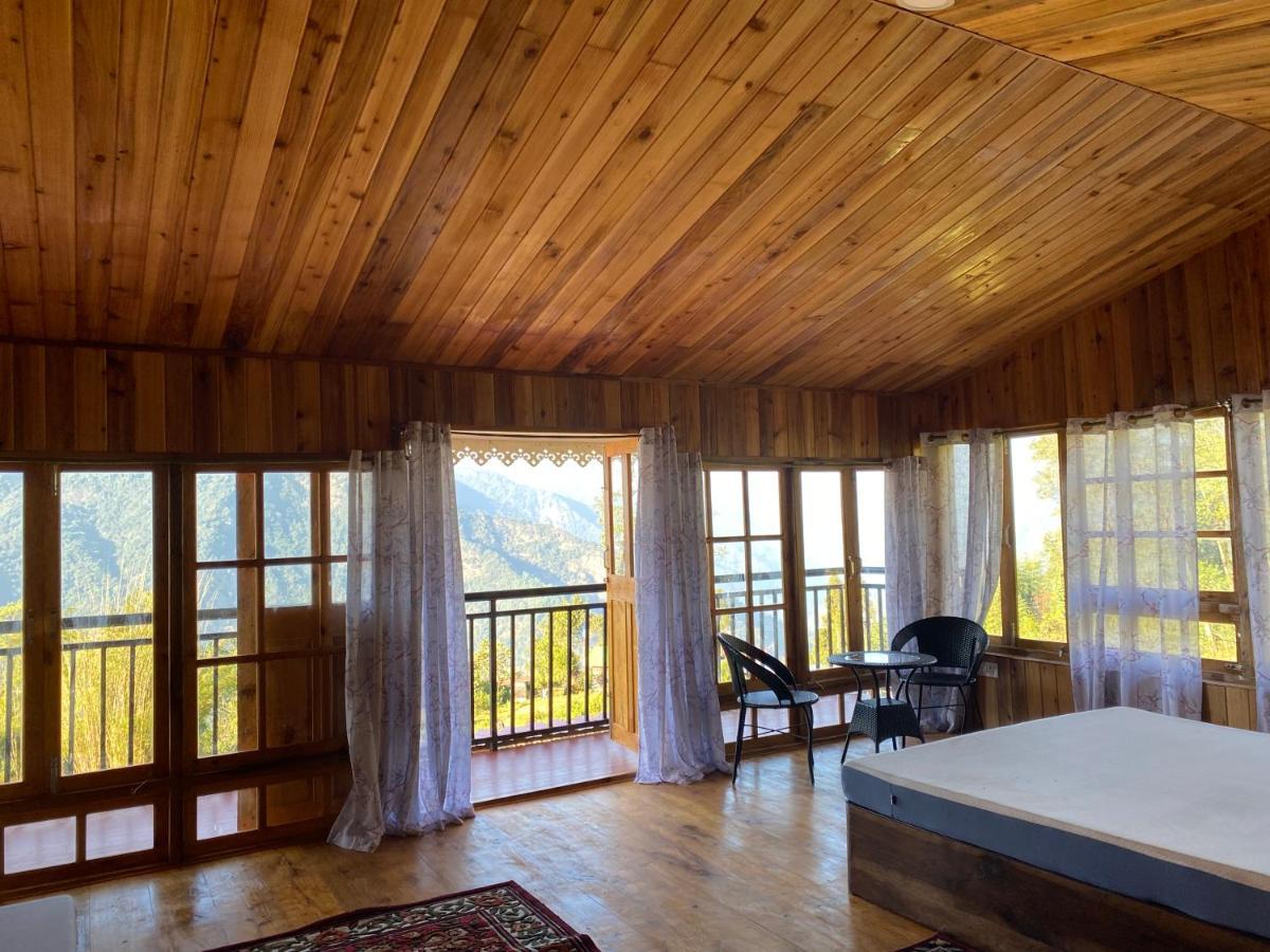 ガントク Log Cabin In The Woods Bed & Breakfast エクステリア 写真