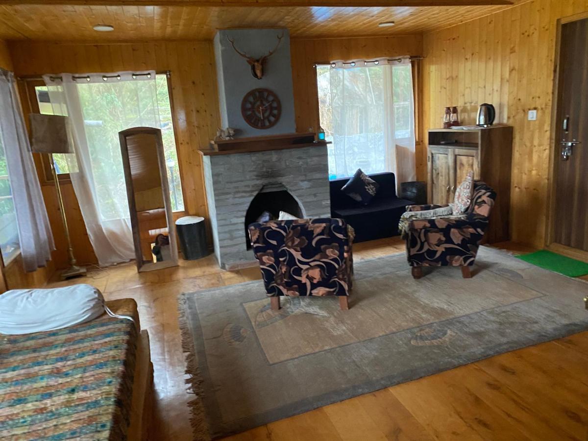 ガントク Log Cabin In The Woods Bed & Breakfast エクステリア 写真