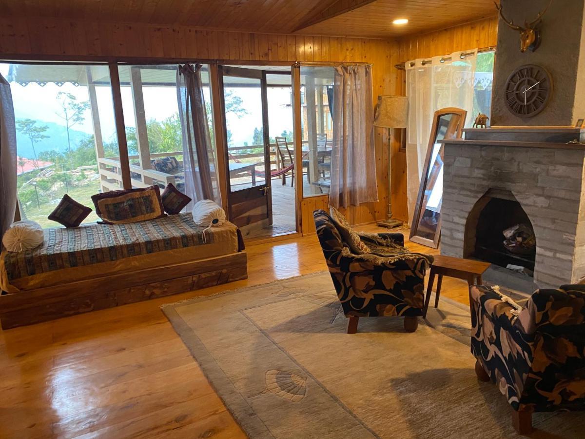 ガントク Log Cabin In The Woods Bed & Breakfast エクステリア 写真